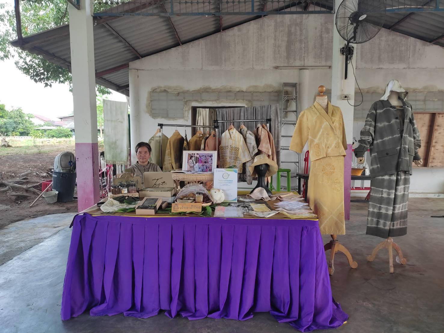 พช.กาญจนบุรี ร่วมต้อนรับติดตามการดำเนินงานขับเคลื่อนงานด้านอุดมศึกษา วิทยาศาสตร์ วิจัยและนวัตกรรม (อววน.) สู่การพัฒนาท้องถิ่นในพื้นที่จังหวัดกาญจนบุรี