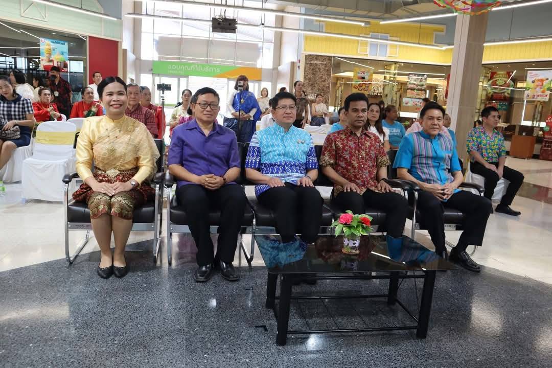 พช.กาญจนบุรี ร่วมเปิดงานฉลองมหาสงกรานต์ เติมความสุขที่บิ๊กซี ณ ห้างสรรพสินค้า บิ๊กซี สาขากาญจนบุรี
