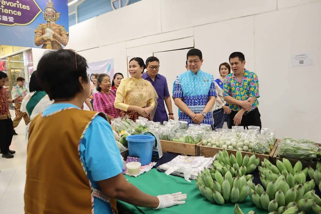พช.กาญจนบุรี ร่วมเปิดงานฉลองมหาสงกรานต์ เติมความสุขที่บิ๊กซี ณ ห้างสรรพสินค้า บิ๊กซี สาขากาญจนบุรี