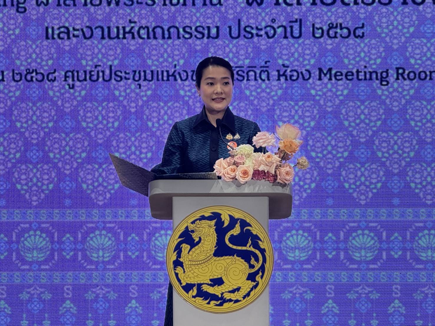 CDD KAN News: พช.กาญจนบุรี ร่วมCoaching ผ้าลายพระราชทาน  “ผ้าลายสิริราชพัสตราภรณ์” พร้อมทีมผู้เชี่ยวชาญชั้นนำระดับประเทศ สานต่อสายใยองค์ความรู้ สู่ยอดศิลปิน OTOP ผ้าไทยภาคกลาง