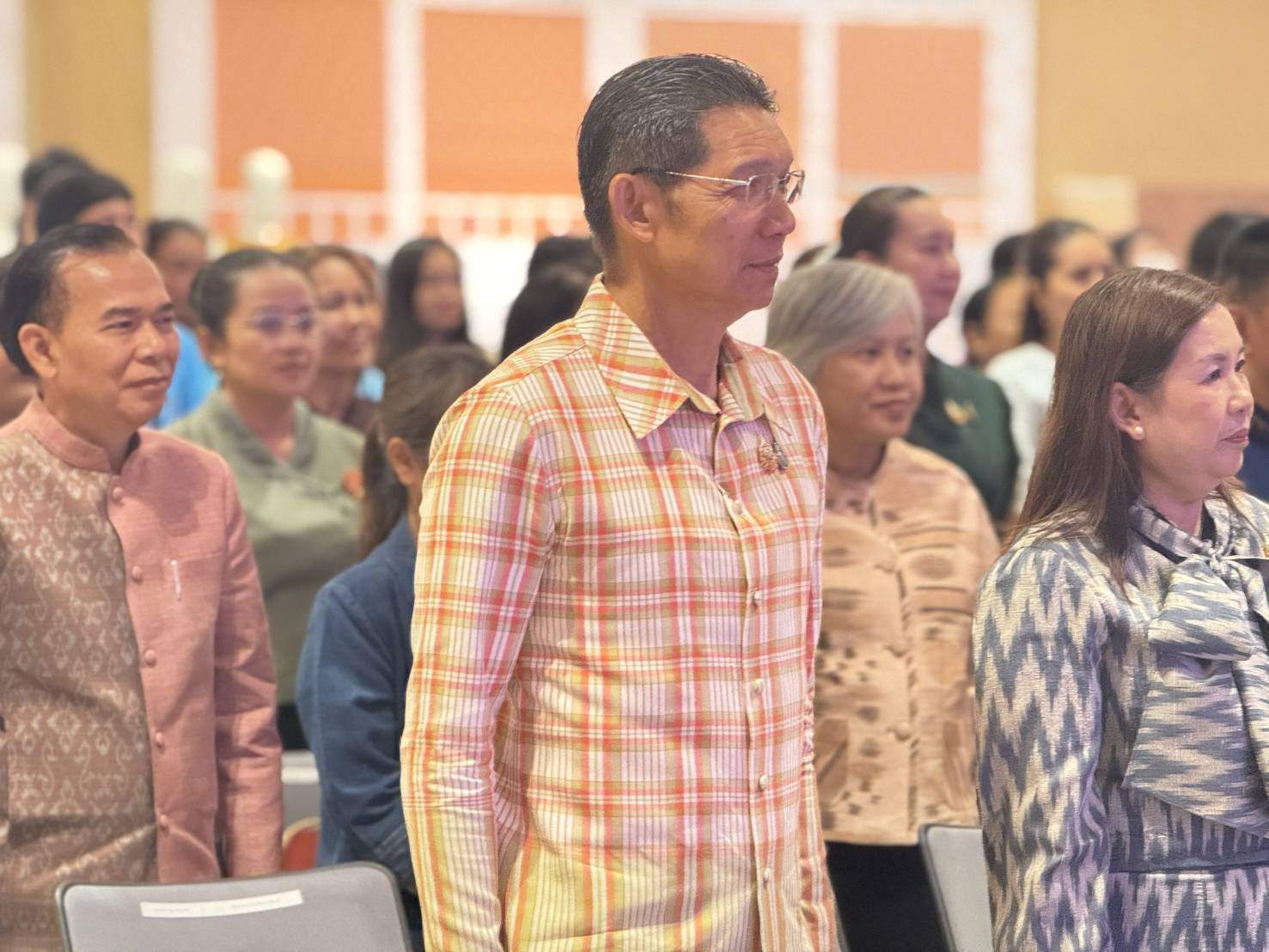 CDD KAN News: พช.กาญจนบุรี ร่วมCoaching ผ้าลายพระราชทาน  “ผ้าลายสิริราชพัสตราภรณ์” พร้อมทีมผู้เชี่ยวชาญชั้นนำระดับประเทศ สานต่อสายใยองค์ความรู้ สู่ยอดศิลปิน OTOP ผ้าไทยภาคกลาง
