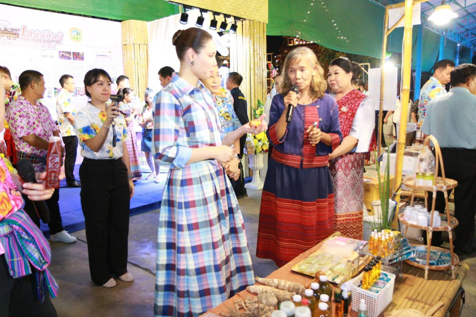 CDD KAN News: พช.กาญจนบุรี จัดมหกรรมจัดแสดงและจำหน่ายผลิตภัณฑ์ชุมชน “เสน่ห์ศิลป์ ถิ่นเมืองกาญจน์” ครั้งที่ 3 ภายใต้แนวคิด“ฤดูกาญจน์แห่งความเบิกบาน สงกรานต์ ลาวเวียง”