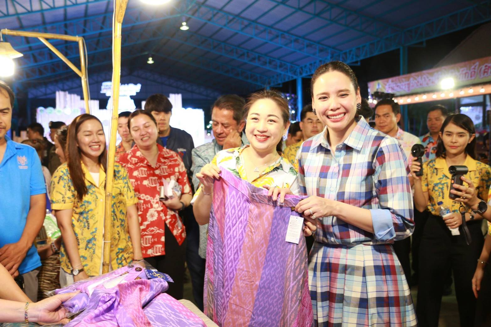 CDD KAN News: พช.กาญจนบุรี จัดมหกรรมจัดแสดงและจำหน่ายผลิตภัณฑ์ชุมชน “เสน่ห์ศิลป์ ถิ่นเมืองกาญจน์” ครั้งที่ 3 ภายใต้แนวคิด“ฤดูกาญจน์แห่งความเบิกบาน สงกรานต์ ลาวเวียง”