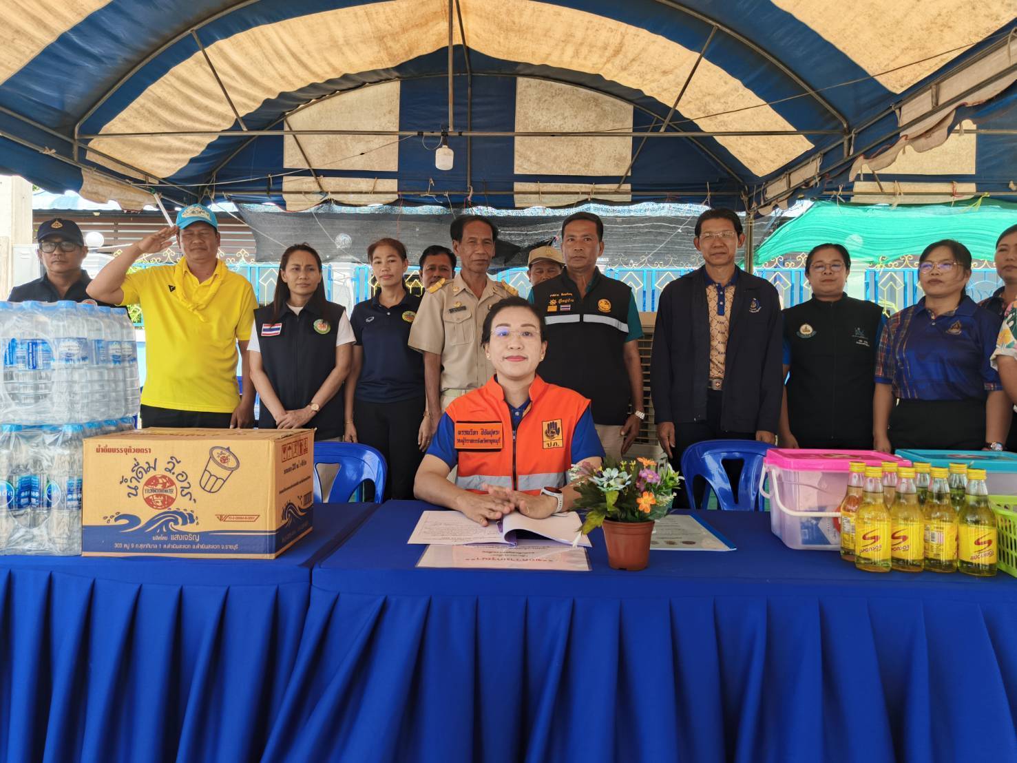 CDD KAN News: พจ.กาญจนบุรี ร่วมลงพื้นที่ตรวจเยี่ยมให้กำลังใจเจ้าหน้าที่ผู้ปฏิบัติงานประจำจุดตรวจและจุดบริการประชาชน ในช่วงเทศกาลสงกรานต์ ประจำปี 2568 ในพื้นที่อำเภอเลาขวัญ อำเภอหนองปรือ และอำเภอบ่อพลอย จังหวัดกาญจนบุรี