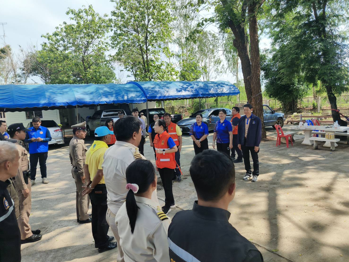 CDD KAN News: พจ.กาญจนบุรี ร่วมลงพื้นที่ตรวจเยี่ยมให้กำลังใจเจ้าหน้าที่ผู้ปฏิบัติงานประจำจุดตรวจและจุดบริการประชาชน ในช่วงเทศกาลสงกรานต์ ประจำปี 2568 ในพื้นที่อำเภอเลาขวัญ อำเภอหนองปรือ และอำเภอบ่อพลอย จังหวัดกาญจนบุรี