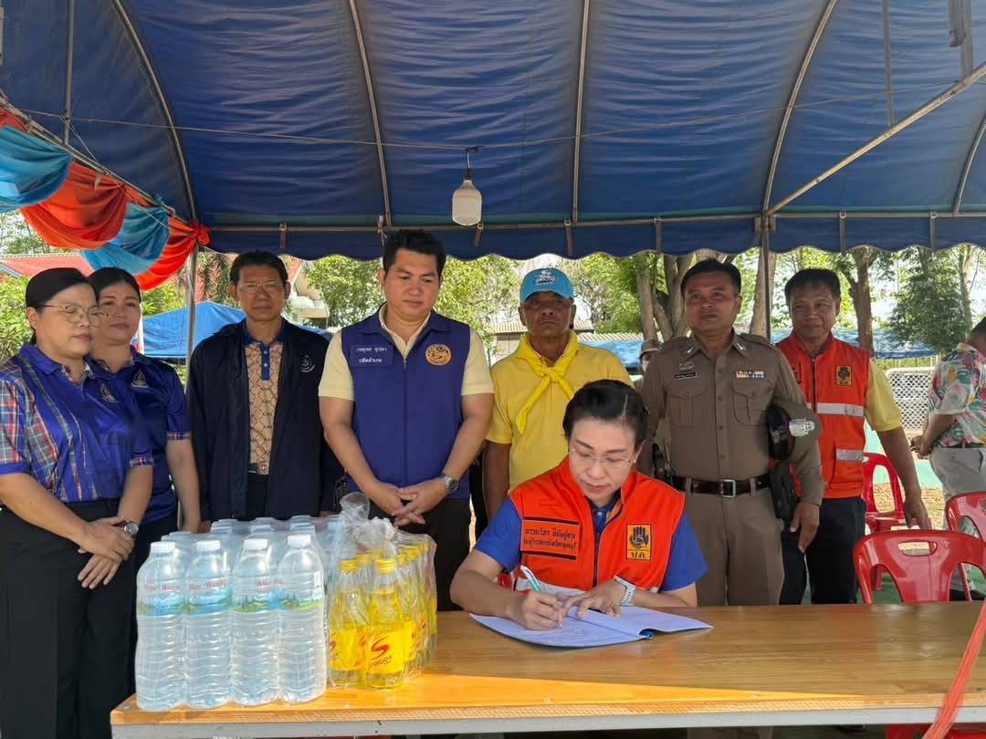 CDD KAN News: พจ.กาญจนบุรี ร่วมลงพื้นที่ตรวจเยี่ยมให้กำลังใจเจ้าหน้าที่ผู้ปฏิบัติงานประจำจุดตรวจและจุดบริการประชาชน ในช่วงเทศกาลสงกรานต์ ประจำปี 2568 ในพื้นที่อำเภอเลาขวัญ อำเภอหนองปรือ และอำเภอบ่อพลอย จังหวัดกาญจนบุรี