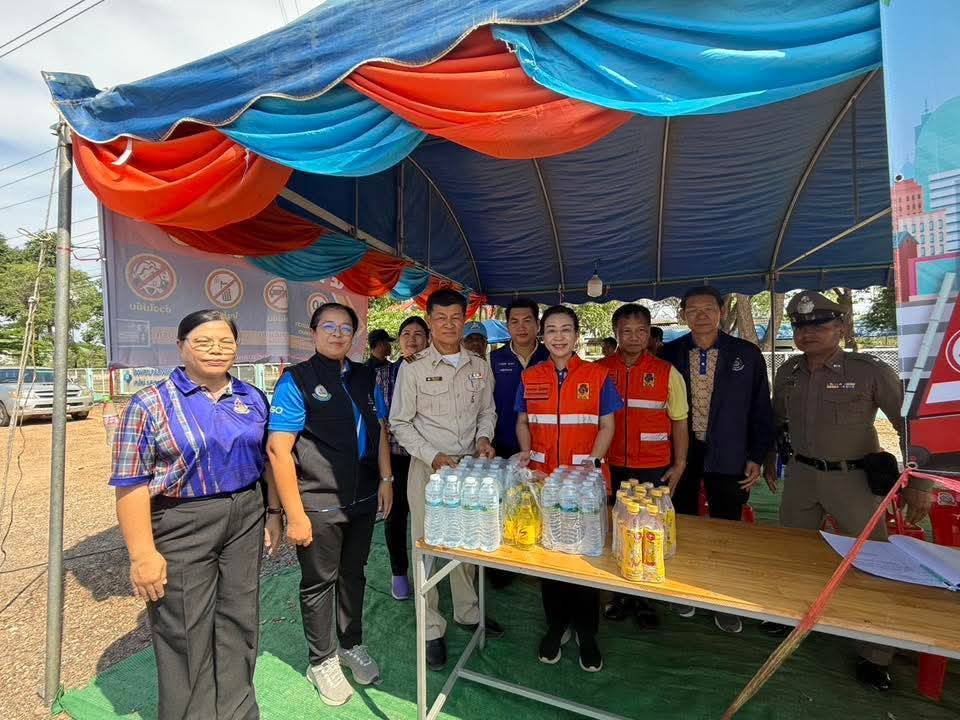 CDD KAN News: พจ.กาญจนบุรี ร่วมลงพื้นที่ตรวจเยี่ยมให้กำลังใจเจ้าหน้าที่ผู้ปฏิบัติงานประจำจุดตรวจและจุดบริการประชาชน ในช่วงเทศกาลสงกรานต์ ประจำปี 2568 ในพื้นที่อำเภอเลาขวัญ อำเภอหนองปรือ และอำเภอบ่อพลอย จังหวัดกาญจนบุรี