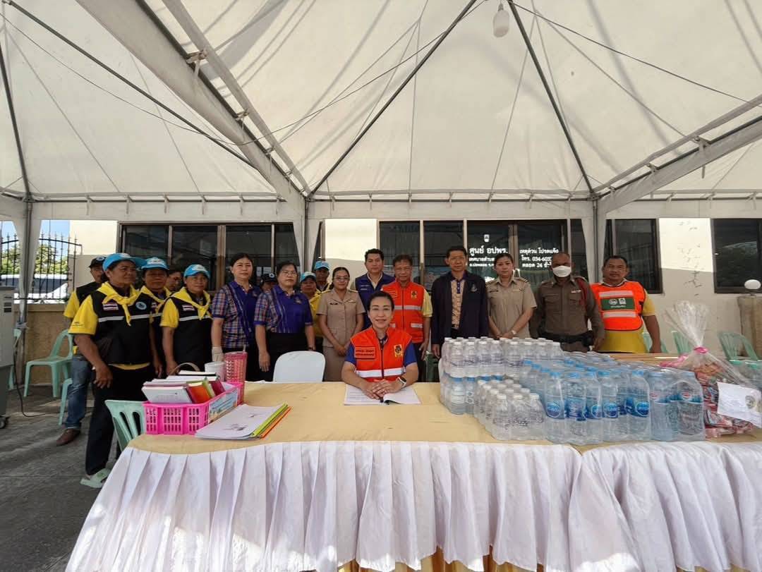 CDD KAN News: พจ.กาญจนบุรี ร่วมลงพื้นที่ตรวจเยี่ยมให้กำลังใจเจ้าหน้าที่ผู้ปฏิบัติงานประจำจุดตรวจและจุดบริการประชาชน ในช่วงเทศกาลสงกรานต์ ประจำปี 2568 ในพื้นที่อำเภอเลาขวัญ อำเภอหนองปรือ และอำเภอบ่อพลอย จังหวัดกาญจนบุรี