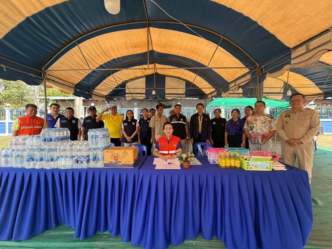 CDD KAN News: พจ.กาญจนบุรี ร่วมลงพื้นที่ตรวจเยี่ยมให้กำลังใจเจ้าหน้าที่ผู้ปฏิบัติงานประจำจุดตรวจและจุดบริการประชาชน ในช่วงเทศกาลสงกรานต์ ประจำปี 2568 ในพื้นที่อำเภอเลาขวัญ อำเภอหนองปรือ และอำเภอบ่อพลอย จังหวัดกาญจนบุรี