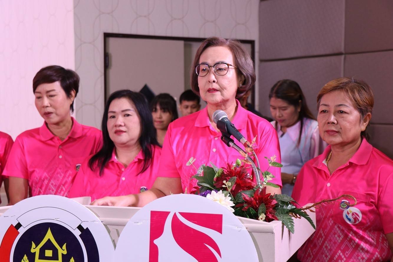 ผู้ว่าราชการจังหวัดกาญจนบุรี นำสตรีในจังหวัดกาญจนบุรี กว่า 1,000 คน เปิดโครงการ “พลังสตรี พัฒนากาญจน์” ผลักดันให้สตรีกาญจน์ สามัคคีรวมใจเป็นหนึ่งเดียว สู่ความเชื่อมั่น “พลังสตรี สร้างโอกาส สานเมืองกาญจน์ สู่เมืองแห่งความสุข”