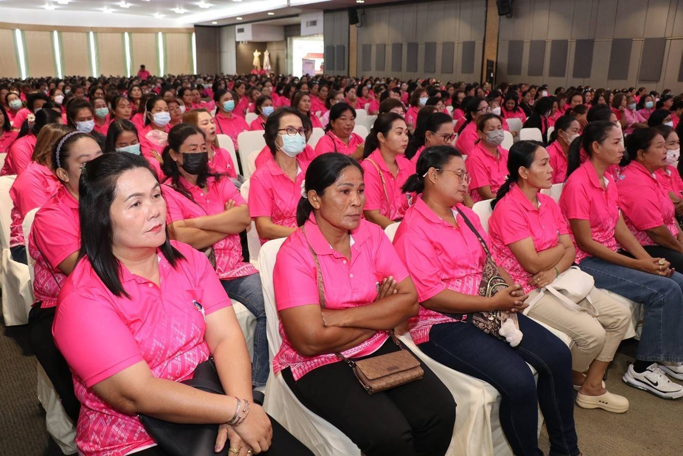 ผู้ว่าราชการจังหวัดกาญจนบุรี นำสตรีในจังหวัดกาญจนบุรี กว่า 1,000 คน เปิดโครงการ “พลังสตรี พัฒนากาญจน์” ผลักดันให้สตรีกาญจน์ สามัคคีรวมใจเป็นหนึ่งเดียว สู่ความเชื่อมั่น “พลังสตรี สร้างโอกาส สานเมืองกาญจน์ สู่เมืองแห่งความสุข”