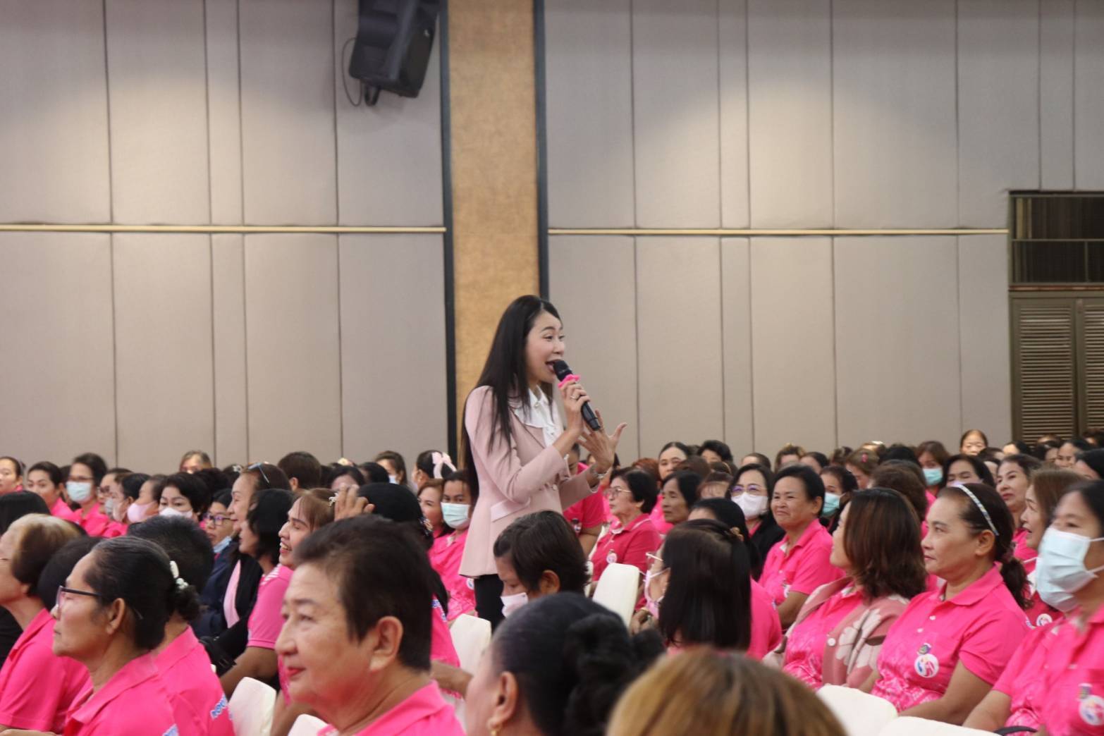 ผู้ว่าราชการจังหวัดกาญจนบุรี นำสตรีในจังหวัดกาญจนบุรี กว่า 1,000 คน เปิดโครงการ “พลังสตรี พัฒนากาญจน์” ผลักดันให้สตรีกาญจน์ สามัคคีรวมใจเป็นหนึ่งเดียว สู่ความเชื่อมั่น “พลังสตรี สร้างโอกาส สานเมืองกาญจน์ สู่เมืองแห่งความสุข”