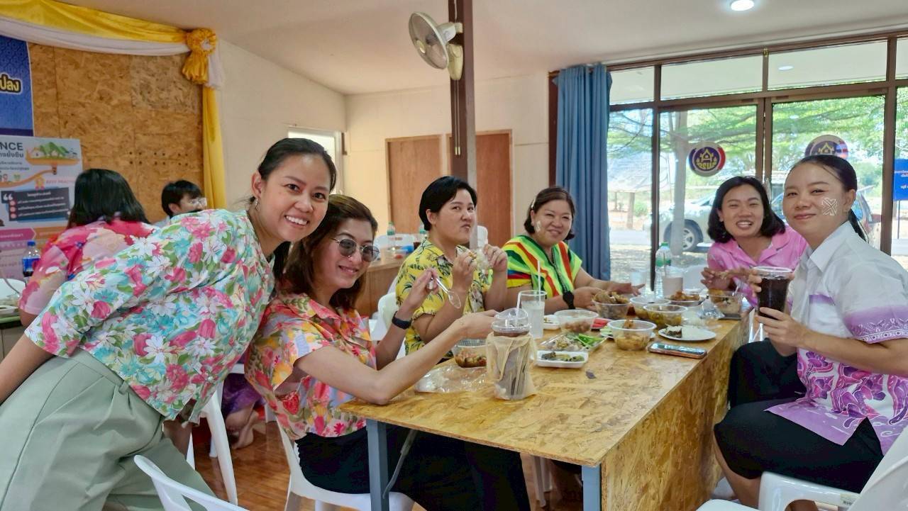 พช.กาญจนบุรี จัดกิจกรรมรดน้ำดำหัว ขอพรพัฒนาการจังหวัด เนื่องในโอกาสเทศกาลสงกรานต์ ประจำปี 256