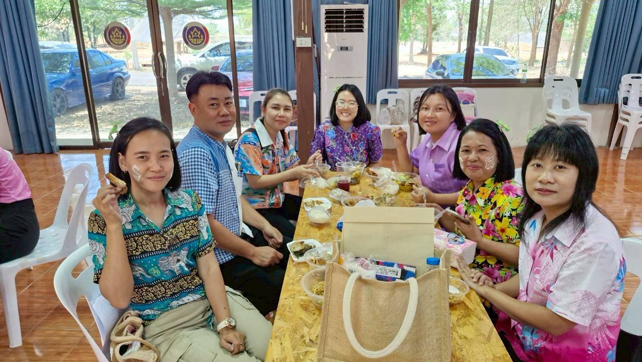 พช.กาญจนบุรี จัดกิจกรรมรดน้ำดำหัว ขอพรพัฒนาการจังหวัด เนื่องในโอกาสเทศกาลสงกรานต์ ประจำปี 256