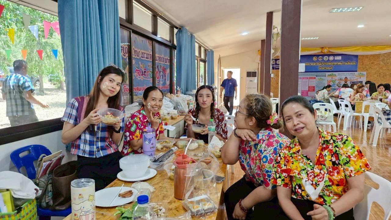 พช.กาญจนบุรี จัดกิจกรรมรดน้ำดำหัว ขอพรพัฒนาการจังหวัด เนื่องในโอกาสเทศกาลสงกรานต์ ประจำปี 256
