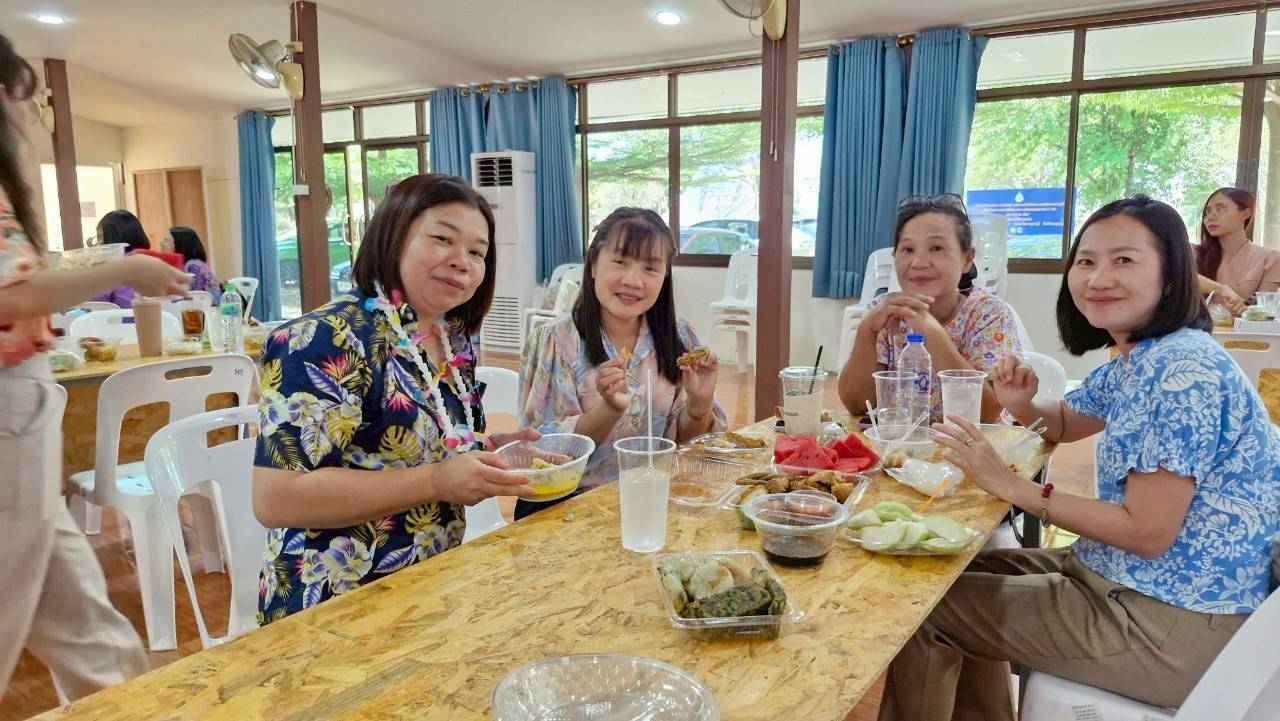 พช.กาญจนบุรี จัดกิจกรรมรดน้ำดำหัว ขอพรพัฒนาการจังหวัด เนื่องในโอกาสเทศกาลสงกรานต์ ประจำปี 256