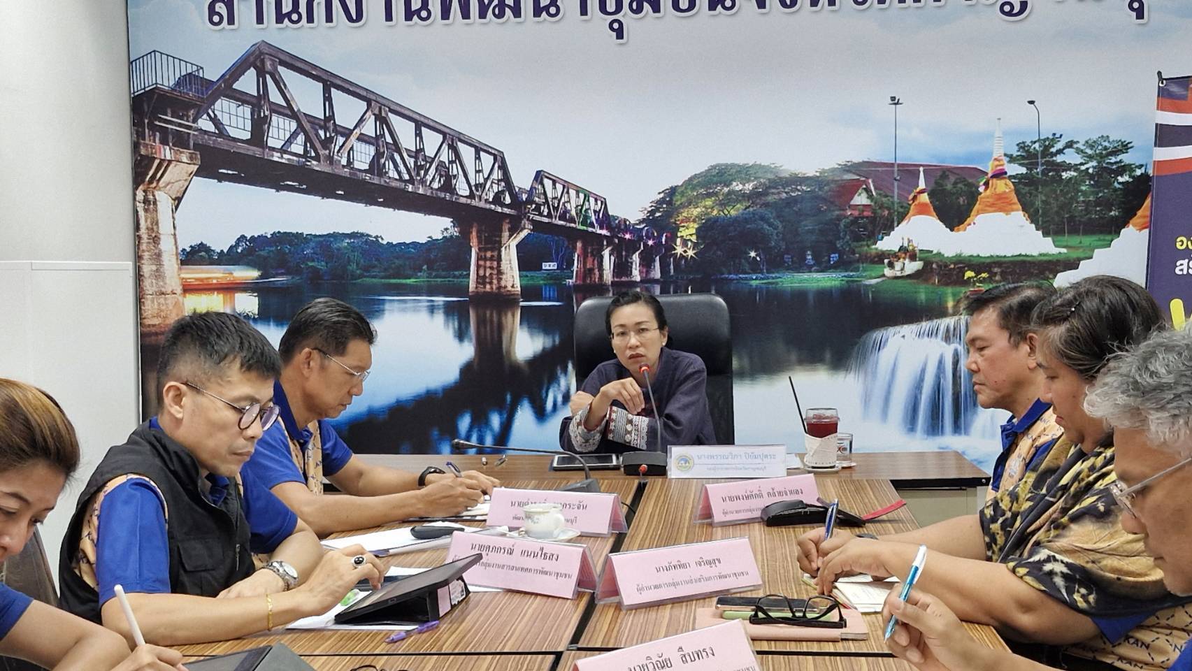 พช. กาญจนบุรี ร่วมต้อนรับการตรวจเยี่ยมสำนักงานพัฒนาชุมชนจังหวัดกาญจนบุรี จากรองผู้ว่าราชการจังหวัดกาญจนบุรี (นางพรรณวิภา ปิยัมปุตระ)