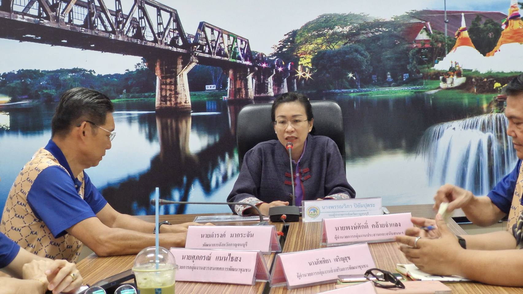 พช. กาญจนบุรี ร่วมต้อนรับการตรวจเยี่ยมสำนักงานพัฒนาชุมชนจังหวัดกาญจนบุรี จากรองผู้ว่าราชการจังหวัดกาญจนบุรี (นางพรรณวิภา ปิยัมปุตระ)