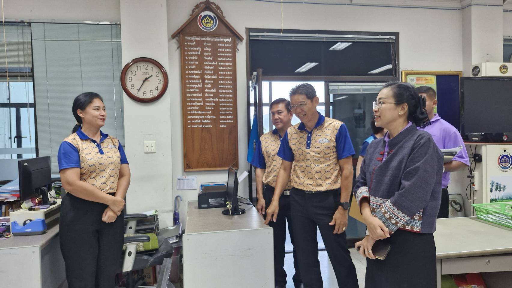 พช. กาญจนบุรี ร่วมต้อนรับการตรวจเยี่ยมสำนักงานพัฒนาชุมชนจังหวัดกาญจนบุรี จากรองผู้ว่าราชการจังหวัดกาญจนบุรี (นางพรรณวิภา ปิยัมปุตระ)