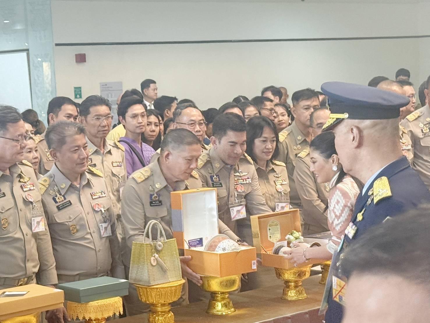 จังหวัดกาญจนบุรี ร่วมเฝ้ารับเสด็จสมเด็จพระเจ้าลูกเธอ เจ้าฟ้าสิริวัณณวรี นารีรัตนราชกัญญา เสด็จไปทอดพระเนตรนิทรรศการ และการจัดแสดงผลงานภูมิปัญญาผ้าไทย และงานหัตถกรรมชุมชน ภาคกลาง ณ สถาบันส่งเสริมศิลปหัตถกรรมไทย (องค์การมหาชน) จ.พระนครศรีอยุธยา