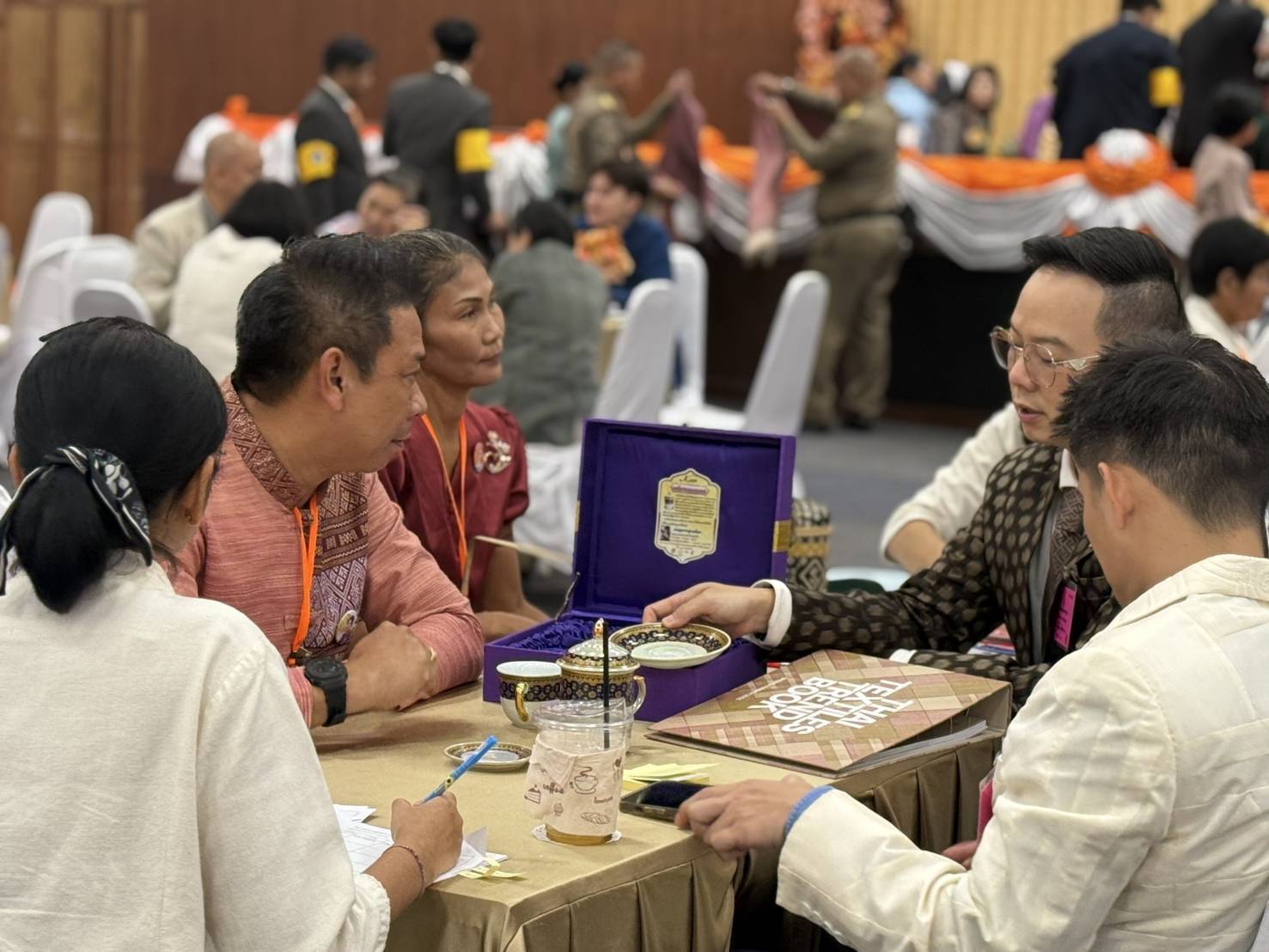 จังหวัดกาญจนบุรี ร่วมเฝ้ารับเสด็จสมเด็จพระเจ้าลูกเธอ เจ้าฟ้าสิริวัณณวรี นารีรัตนราชกัญญา เสด็จไปทอดพระเนตรนิทรรศการ และการจัดแสดงผลงานภูมิปัญญาผ้าไทย และงานหัตถกรรมชุมชน ภาคกลาง ณ สถาบันส่งเสริมศิลปหัตถกรรมไทย (องค์การมหาชน) จ.พระนครศรีอยุธยา