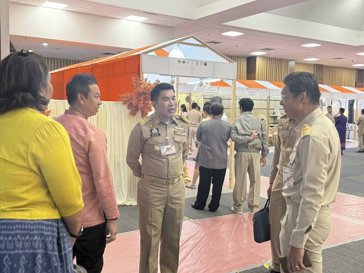 จังหวัดกาญจนบุรี ร่วมเฝ้ารับเสด็จสมเด็จพระเจ้าลูกเธอ เจ้าฟ้าสิริวัณณวรี นารีรัตนราชกัญญา เสด็จไปทอดพระเนตรนิทรรศการ และการจัดแสดงผลงานภูมิปัญญาผ้าไทย และงานหัตถกรรมชุมชน ภาคกลาง ณ สถาบันส่งเสริมศิลปหัตถกรรมไทย (องค์การมหาชน) จ.พระนครศรีอยุธยา