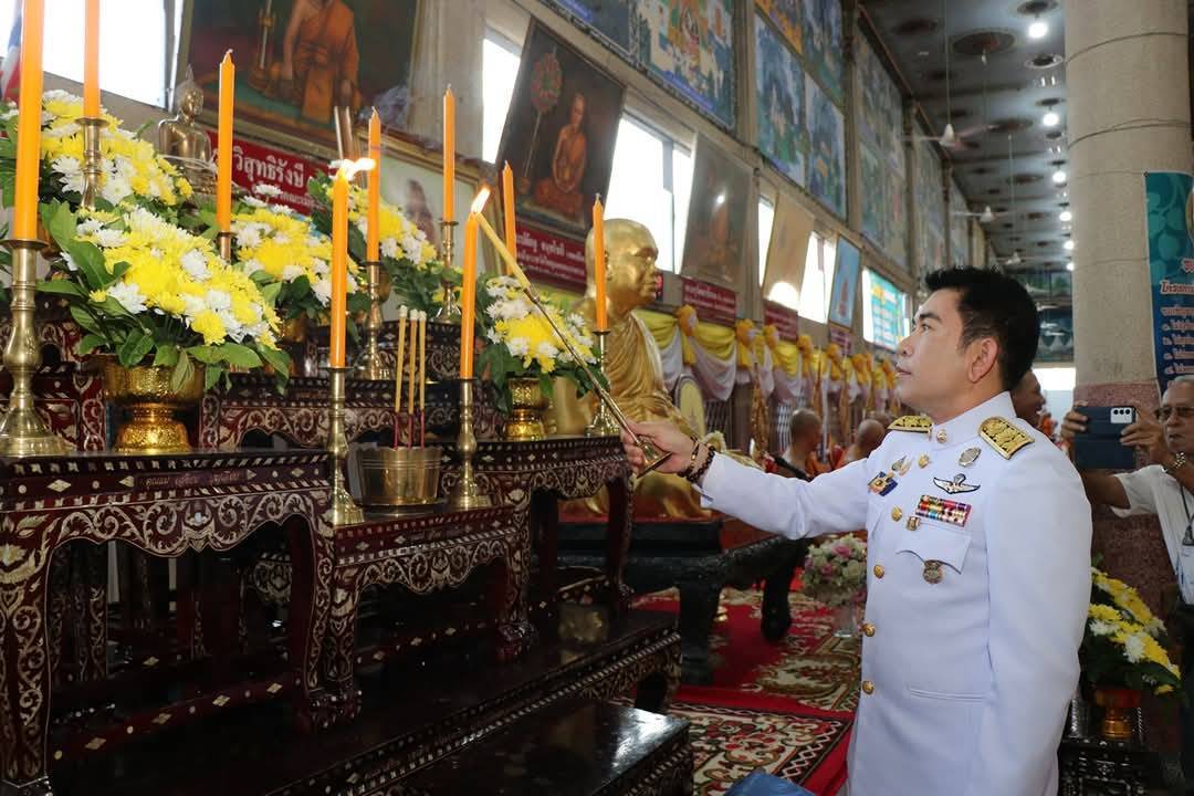 พช.กาญจนบุรี ร่วมทำบุญ ตักบาตรข้าวสารอาหารแห้ง เนื่องในวันวิสาขบูชา ประจำปี 2568