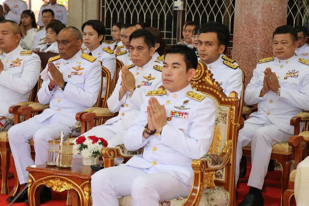 พช.กาญจนบุรี ร่วมทำบุญ ตักบาตรข้าวสารอาหารแห้ง เนื่องในวันวิสาขบูชา ประจำปี 2568