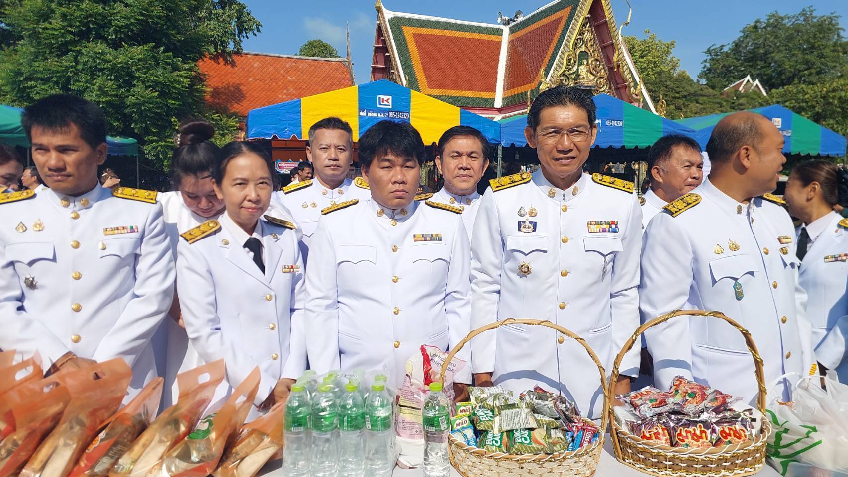 พช.กาญจนบุรี ร่วมทำบุญ ตักบาตรข้าวสารอาหารแห้ง เนื่องในวันวิสาขบูชา ประจำปี 2568