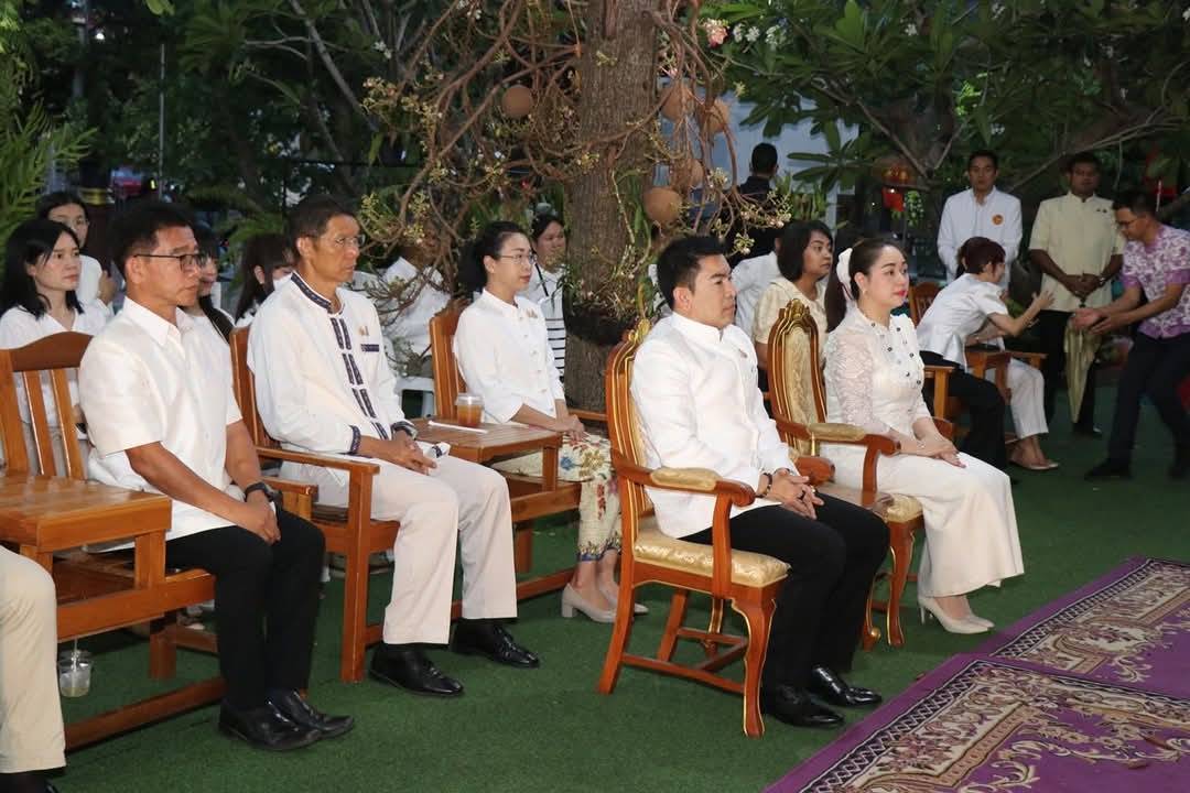 พช.กาญจนบุรี ร่วมประกอบพิธีแสดงตนเป็นพุทธมามกะ ฟังพระธรรมเทศนา และเวียนเทียน เนื่องในเทศกาลวันวิสาขบูชา ประจำปี 2568