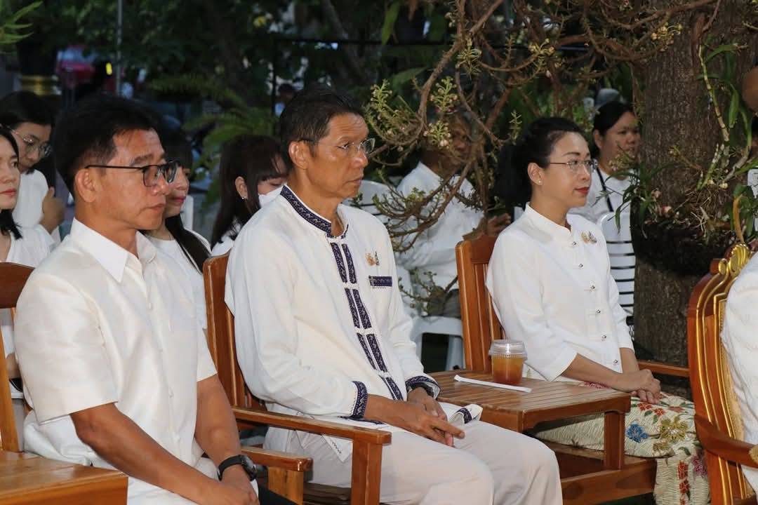 พช.กาญจนบุรี ร่วมประกอบพิธีแสดงตนเป็นพุทธมามกะ ฟังพระธรรมเทศนา และเวียนเทียน เนื่องในเทศกาลวันวิสาขบูชา ประจำปี 2568