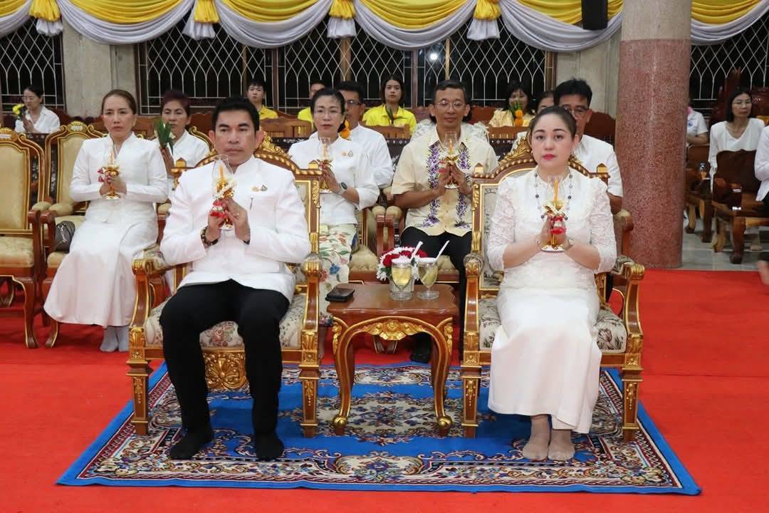 พช.กาญจนบุรี ร่วมประกอบพิธีแสดงตนเป็นพุทธมามกะ ฟังพระธรรมเทศนา และเวียนเทียน เนื่องในเทศกาลวันวิสาขบูชา ประจำปี 2568
