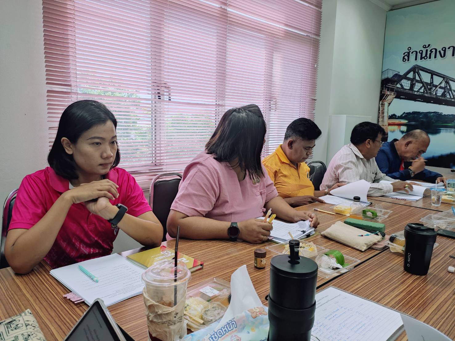 พช. กาญจนบุรี จัดประชุมคณะทำงานพิจารณากลั่นกรองกิจกรรมพัฒนาชุมชนดีเด่น ประจำปี 2568