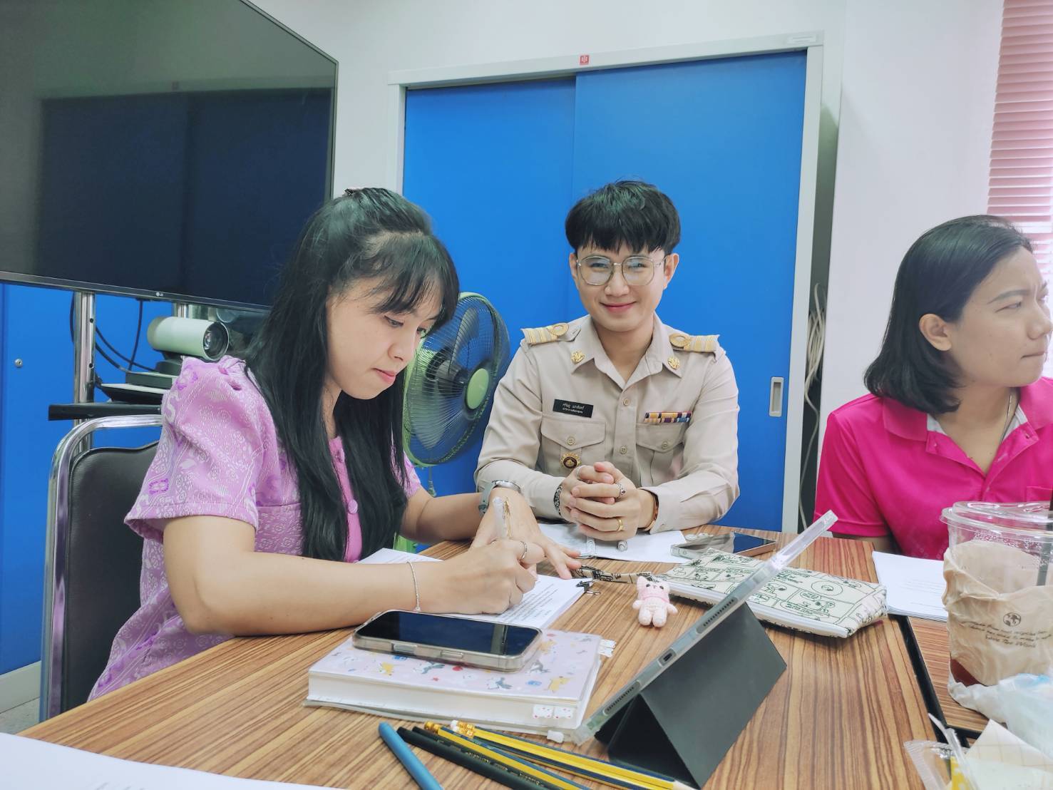 พช. กาญจนบุรี จัดประชุมคณะทำงานพิจารณากลั่นกรองกิจกรรมพัฒนาชุมชนดีเด่น ประจำปี 2568