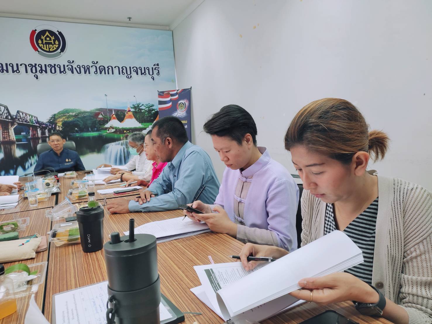 พช. กาญจนบุรี จัดประชุมคณะทำงานพิจารณากลั่นกรองกิจกรรมพัฒนาชุมชนดีเด่น ประจำปี 2568