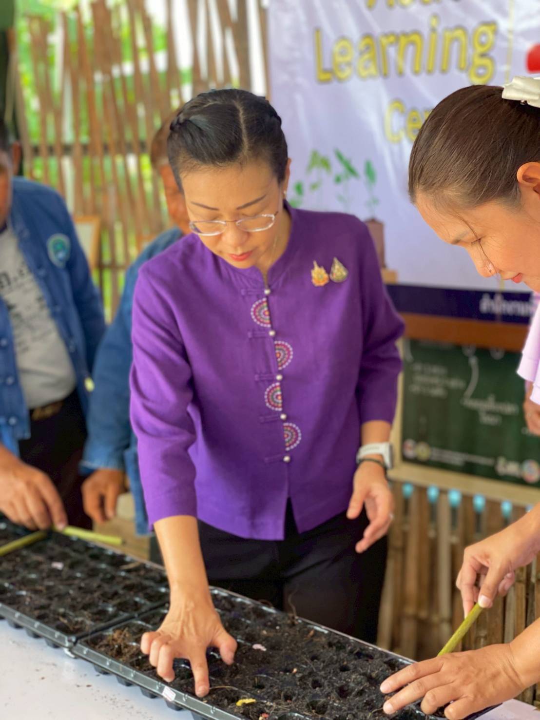 พช. กาญจนบุรี จัดกิจกรรมขับเคลื่อนโครงการอนุรักษ์พันธุกรรมพืชเนื่องมาจากพระราชดำริ สมเด็จพระเทพรัตนราชสุดาฯ สยามบรมราชกุมารี (อพ.สธ.)