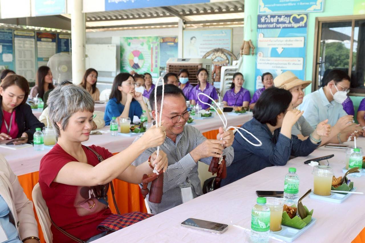 พช. กาญจนบุรี ต้อนรับคณะผู้เข้าร่วมโครงการแก้ไขปัญหาความยากจนที่มีชุมชนเป็นศูนย์กลางสำหรับกลุ่มประเทศในกรอบความร่วมมือแม่โขง – ล้านช้าง