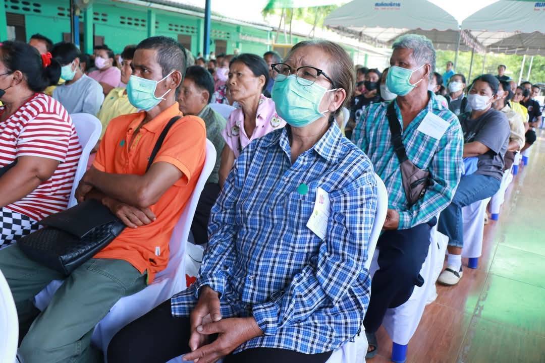 พช.กาญจนบุรี มอบทุนช่วยเหลือเด็กด้อยโอกาส 21 ราย ในโครงการจังหวัดเคลื่อนที่ “บำบัดทุกข์ บำรุงสุข สร้างรอยยิ้มให้ประชาชน” ครั้งที่ 5 ประจำปีงบประมาณ 2568 ในพื้นที่อำเภอหนองปรือ พร้อมนำเครือข่ายพช.ร่วมออกร้านจำหน่ายสินค้า