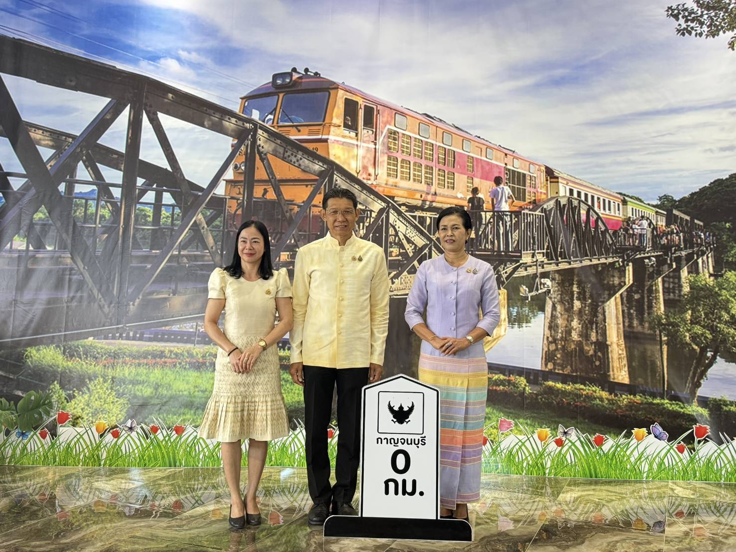 พจ.กาญจนบุรี ร่วมเปิดการประชุมเหล่ากาชาดจังหวัดภาค 4 ครั้งที่ 167 พร้อมนำผลิตภัณฑ์ OTOP ร่วมจัดนิทรรศการ