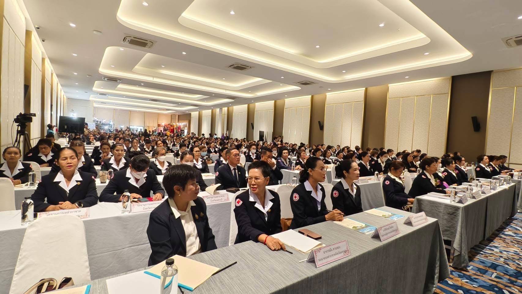 พจ.กาญจนบุรี ร่วมเปิดการประชุมเหล่ากาชาดจังหวัดภาค 4 ครั้งที่ 167 พร้อมนำผลิตภัณฑ์ OTOP ร่วมจัดนิทรรศการ