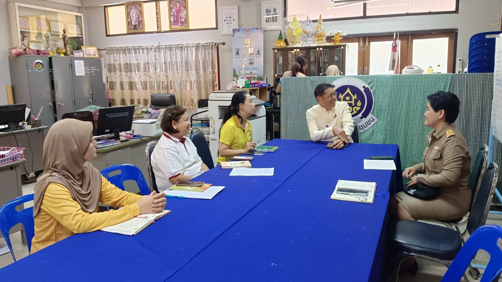 พจ.กาญจนบุรี ลงพื้นที่อำเภอไทรโยค เพื่อรับฟังความต้องการสนับสนุนอาชีพของคนในชุมชนและแก้ปัญหาราคามันสำปะหลังตกต่ำ