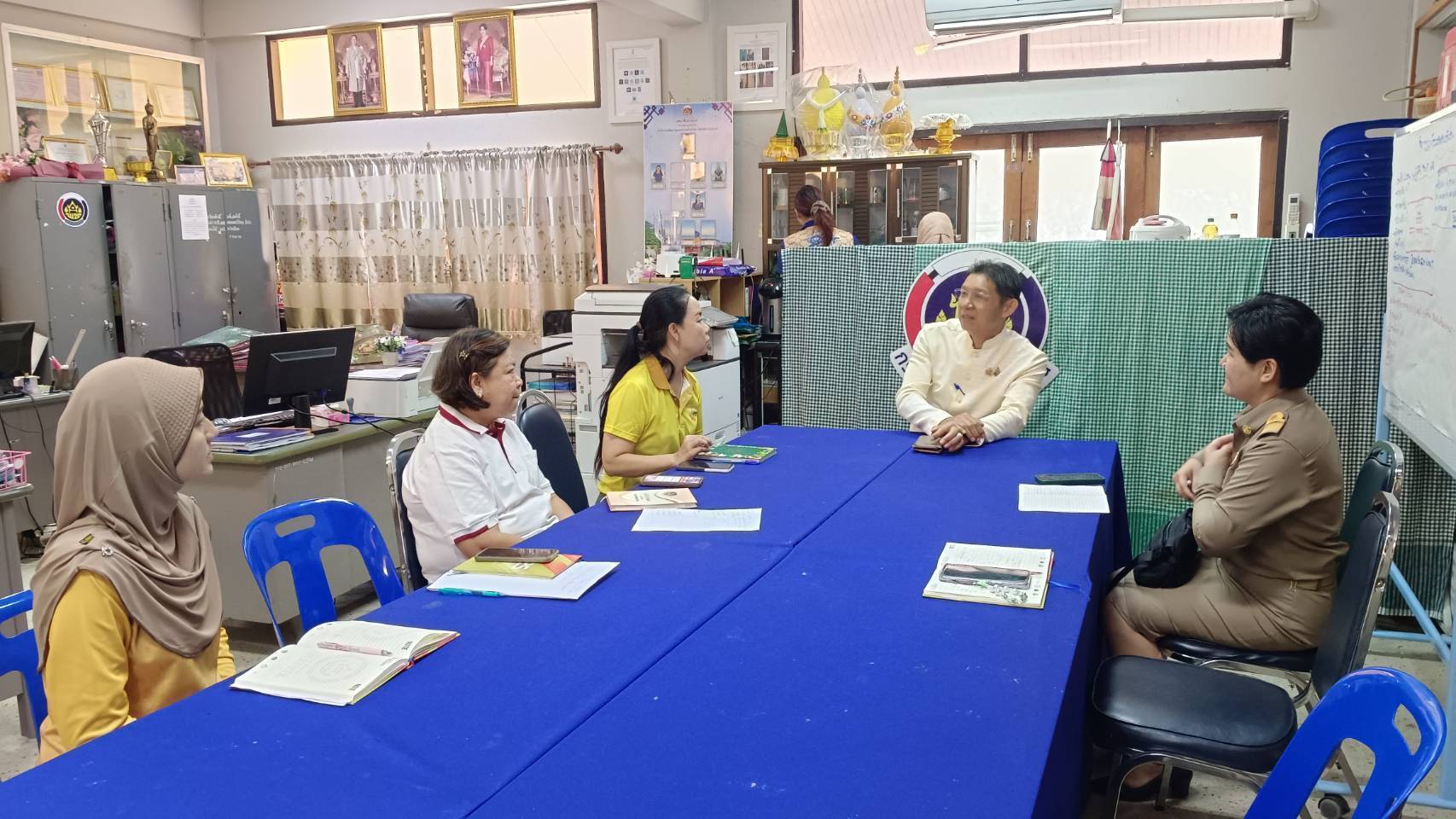 พจ.กาญจนบุรี ลงพื้นที่อำเภอไทรโยค เพื่อรับฟังความต้องการสนับสนุนอาชีพของคนในชุมชนและแก้ปัญหาราคามันสำปะหลังตกต่ำ