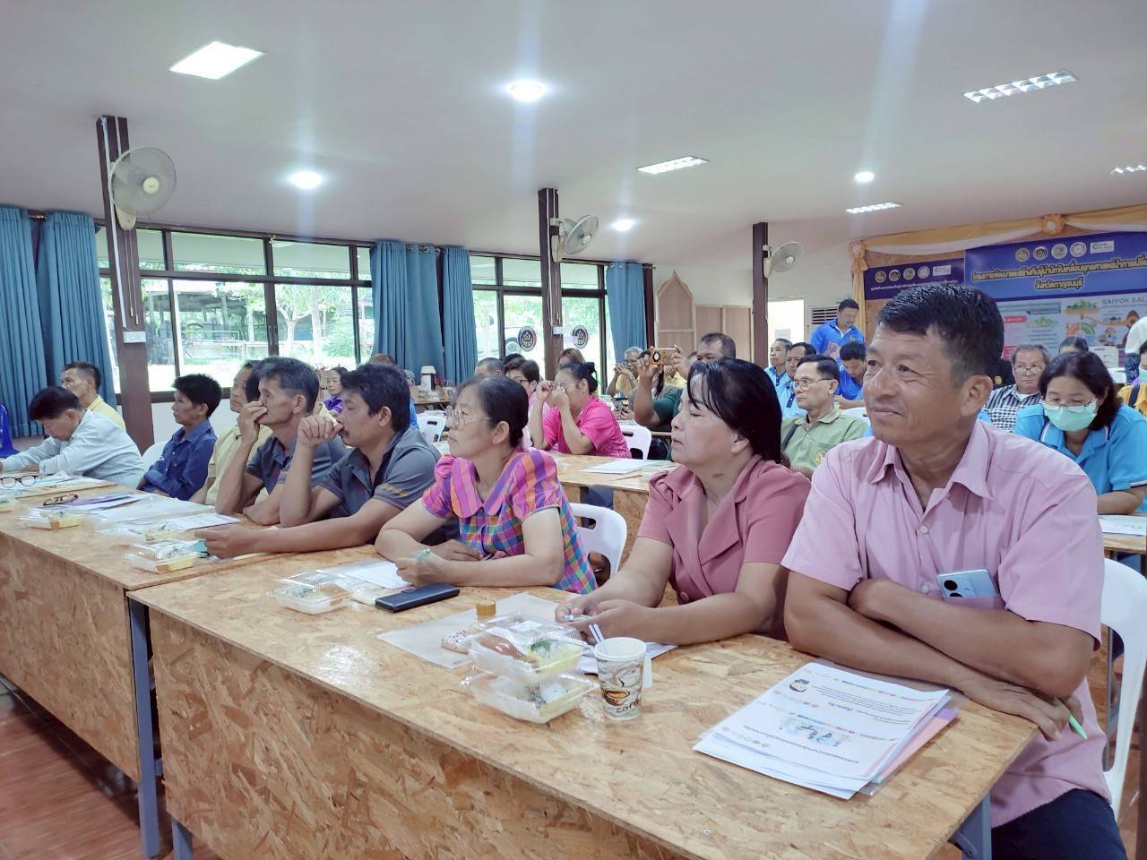 พช.กาญจนบุรี จัดโครงการประชุมเชิงปฏิบัติการส่งเสริมกิจกรรมเครือข่ายกลุ่มออมทรัพย์เพื่อการผลิตระดับจังหวัด