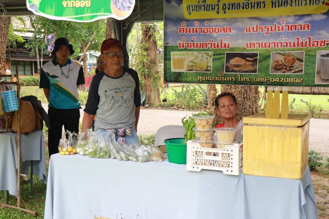 พช.กาญจนบุรี ร่วมงานรณรงค์เผยแพร่สินค้าเกษตรปลอดภัย ส่งเสริมเกษตรกรยกระดับการผลิตสู่มาตรฐาน