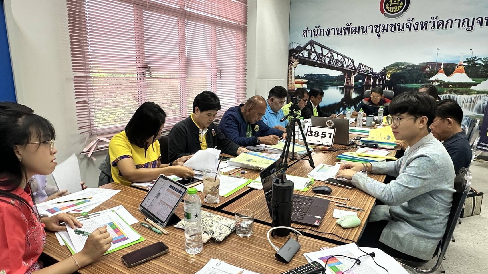 พช. กาญจนบุรี จัดประกวดคัดสรรกิจกรรมพัฒนาชุมชนดีเด่น ประจำปี 2568 รอบกลั่นกรอง วันแรก