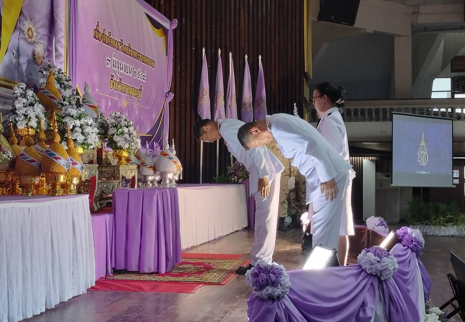 พช.กาญจนบุรี ร่วมพิธีทำบุญตักบาตรและปล่อยพันธ์ุสัตว์น้ำ เพื่อถวายเป็นพระราชกุศล และจุดเทียนถวายพระพรชัยมงคล สมเด็จพระนางเจ้าฯ พระบรมราชินี เนื่องในโอกาสวันเฉลิมพระชนมพรรษา 3 มิถุนายน 2568