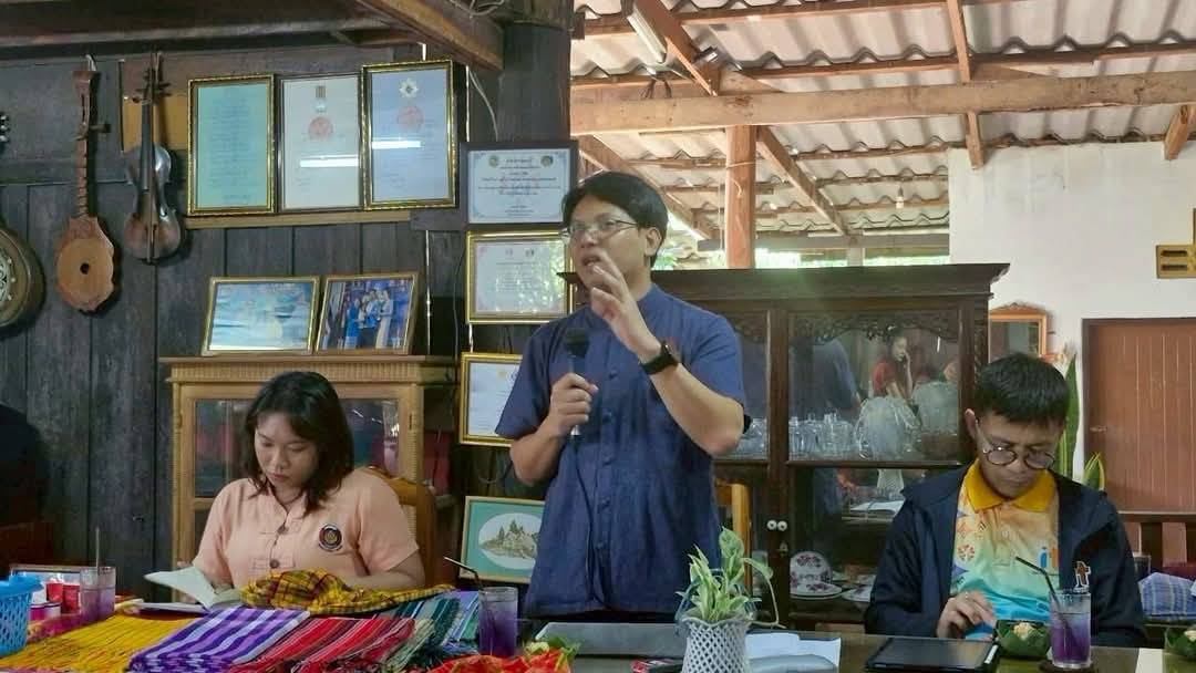 พช. กาญจนบุรี ต้อนรับทีมติดตามจากศูนย์สารสนเทศเพื่อการพัฒนาชุมชน ในการลงพื้นที่สนับสนุนการขับเคลื่อนสารสนเทศตำบลต้นแบบเพื่อพัฒนาคุณภาพชีวิต ณ จังหวัดกาญจนบุรี