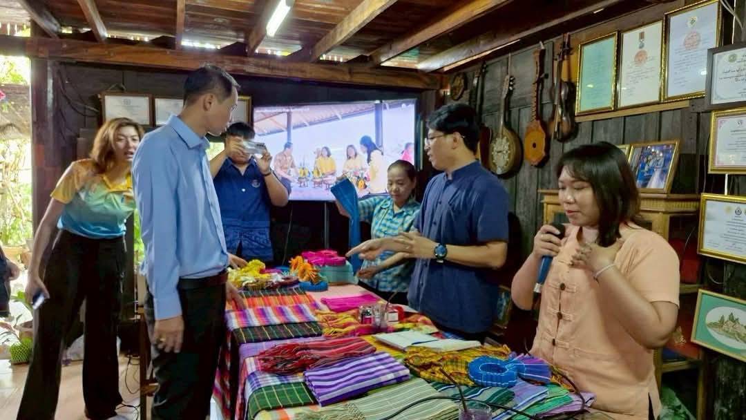พช. กาญจนบุรี ต้อนรับทีมติดตามจากศูนย์สารสนเทศเพื่อการพัฒนาชุมชน ในการลงพื้นที่สนับสนุนการขับเคลื่อนสารสนเทศตำบลต้นแบบเพื่อพัฒนาคุณภาพชีวิต ณ จังหวัดกาญจนบุรี