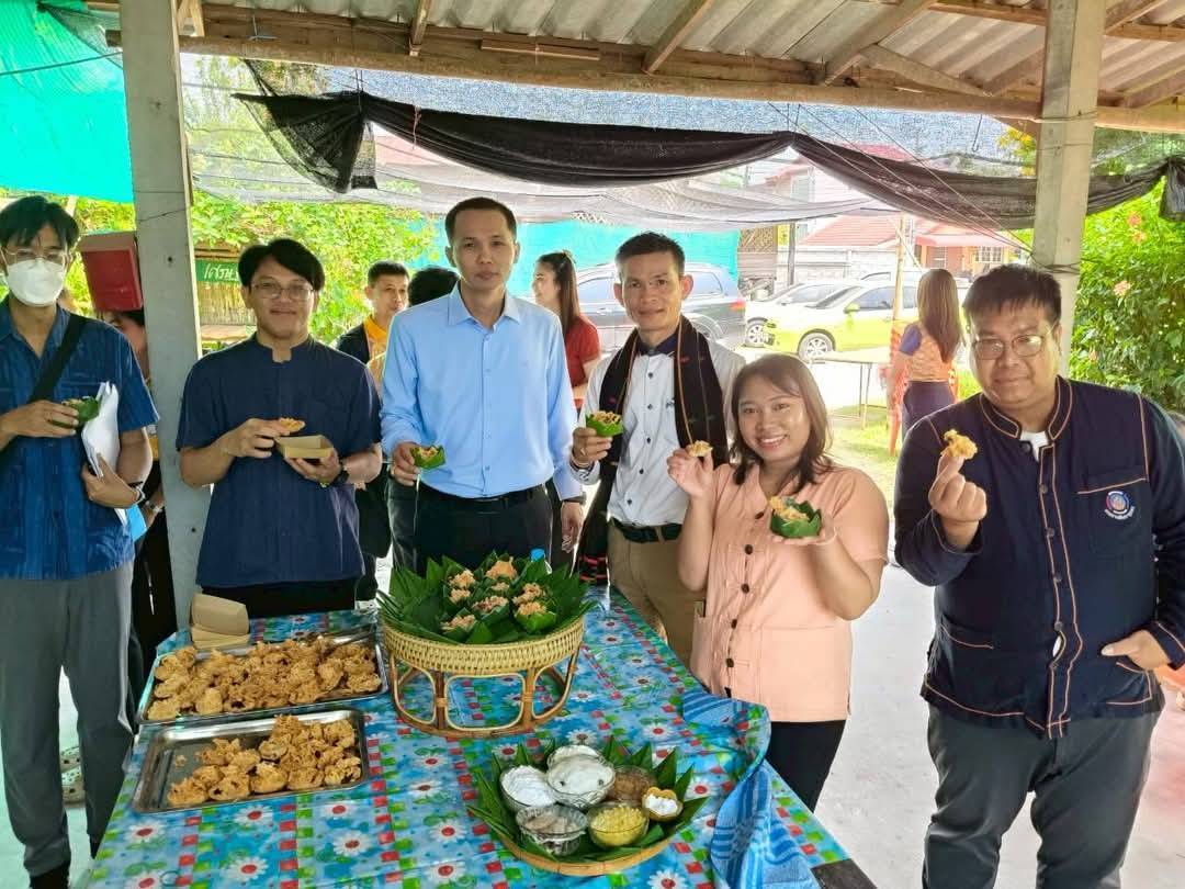 พช. กาญจนบุรี ต้อนรับทีมติดตามจากศูนย์สารสนเทศเพื่อการพัฒนาชุมชน ในการลงพื้นที่สนับสนุนการขับเคลื่อนสารสนเทศตำบลต้นแบบเพื่อพัฒนาคุณภาพชีวิต ณ จังหวัดกาญจนบุรี