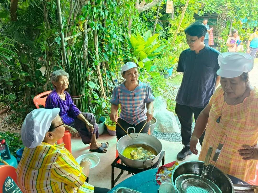 พช. กาญจนบุรี ต้อนรับทีมติดตามจากศูนย์สารสนเทศเพื่อการพัฒนาชุมชน ในการลงพื้นที่สนับสนุนการขับเคลื่อนสารสนเทศตำบลต้นแบบเพื่อพัฒนาคุณภาพชีวิต ณ จังหวัดกาญจนบุรี